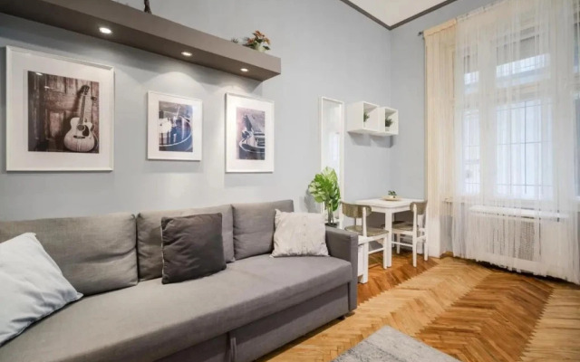 Z44- Boutique Apartment, Best Location. By BQA