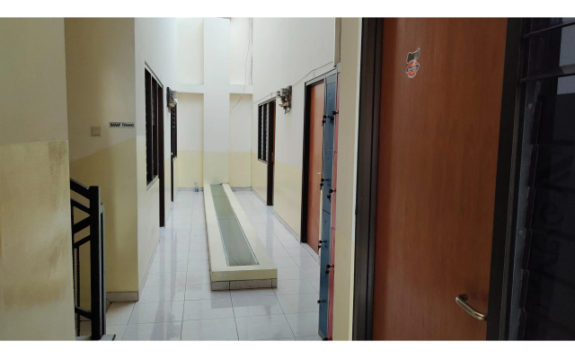 Hotel O C16 Siwalankerto Syariah