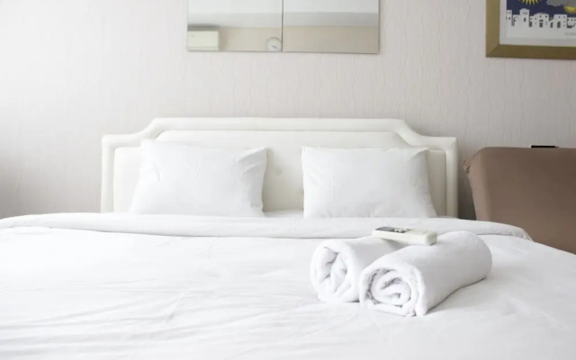 Bright Studio Room at Dago Suites Apartment near ITB – Guest Rooms – Bandung