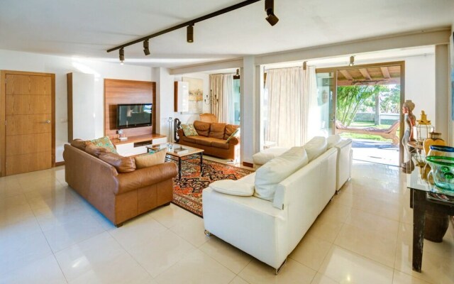1327 La Quinta Heights