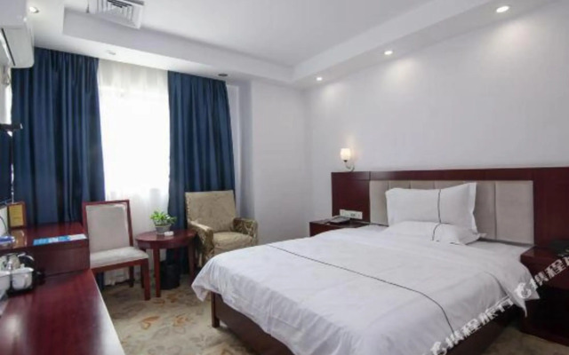 Cigu Business Hotel