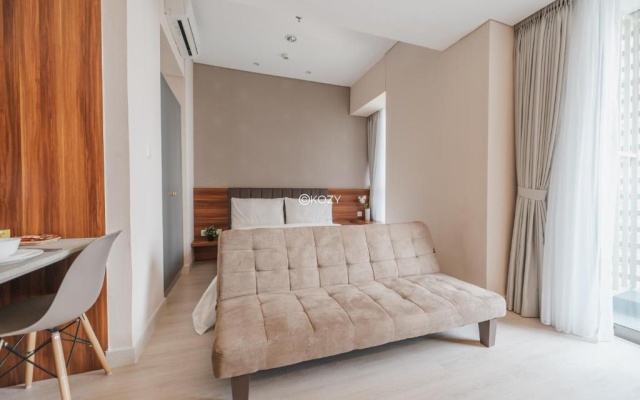 AMBER by Kozystay Studio with Pool View in Central Park Area – Guest Rooms – Jakarta
