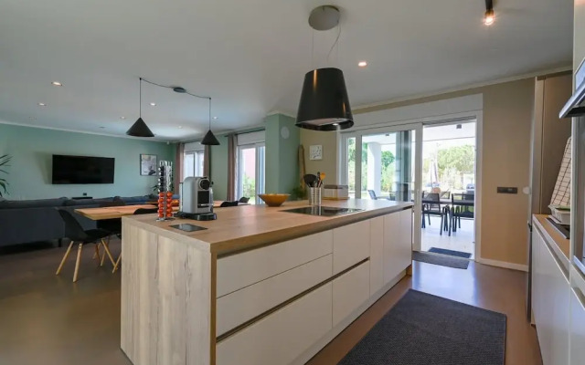 Matohanci Dazzling Villa With Pool