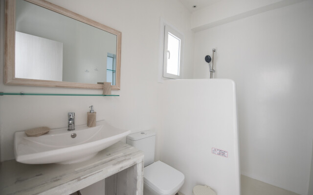 Luxury 1 Bedroom Apartment with Private Pool 4A