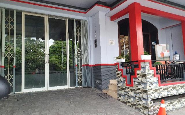 OYO 90368 Batu Adem Guest House