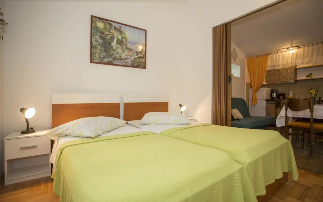 Apartments Rina 179