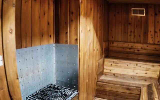 Chamonix - Year-round Fun w/ Shared Pool!