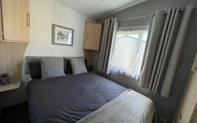 Forest & beach access Naish park