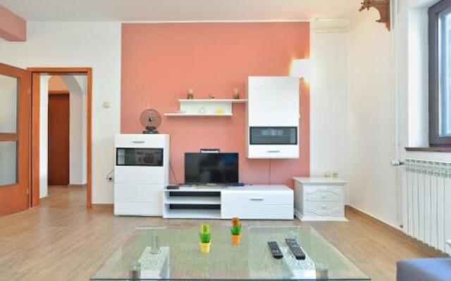 Apartments Gracijano 1724