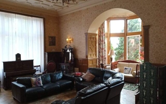 Dalmore House - The Duchess Apartment