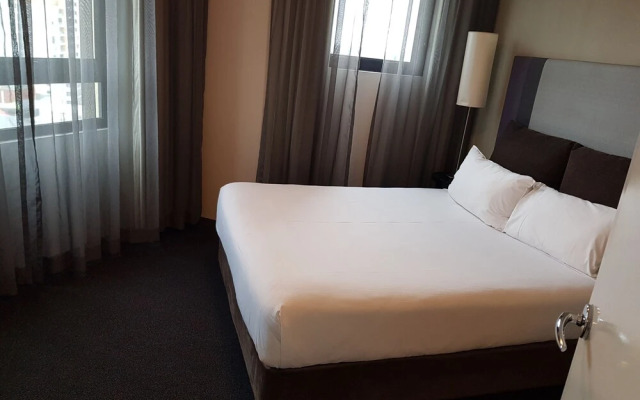 Parramatta Hotel in Mantra Building
