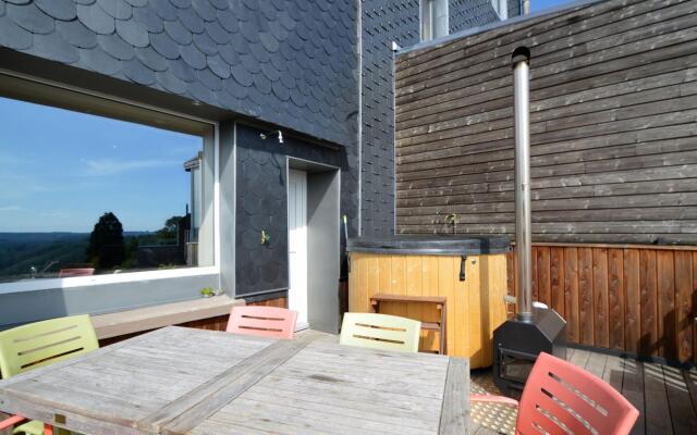 Rochehaut Hideaway With Tub