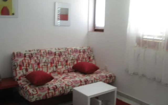 Xena - Comfort and Spacious - A2 Red