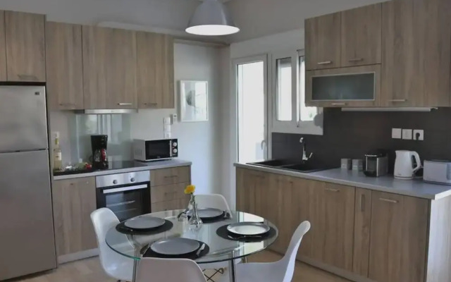 Penthouse lux Flat With 2 bd Next to Larissis