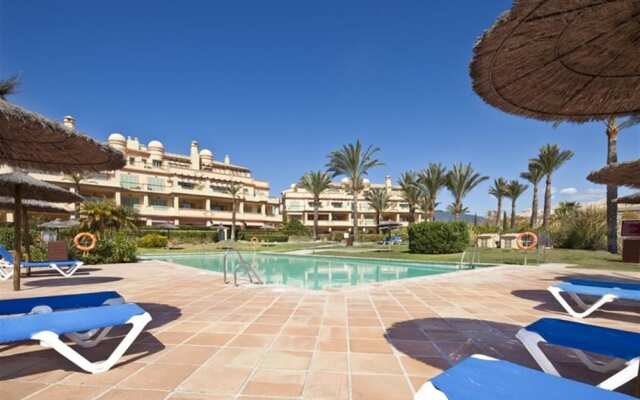 Apartment with Sea Views and Own Garden