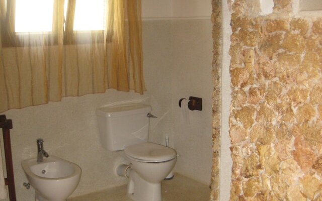 Watamu Villa With Service Personnel