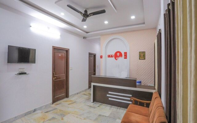 OYO 9971 Hotel Royal T