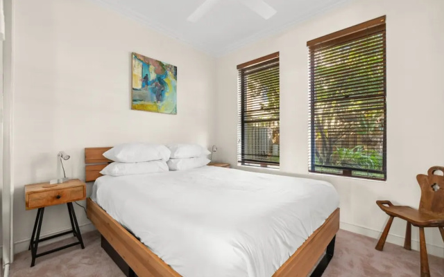 Elegant Stay in Balmain With Pool Access – Guest Rooms – Sydney