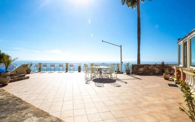 Villa Paradise-sleeps 20-pool-sea Views-pets