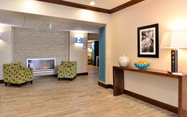 Holiday Inn Express Hotel & Suites River Park, an IHG Hotel