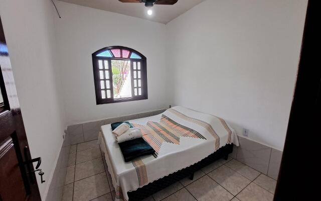 4 quartos espaçosos c/churrasqueira e praia a 150m