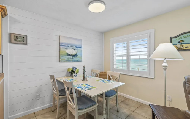 Colony Beach Club 125