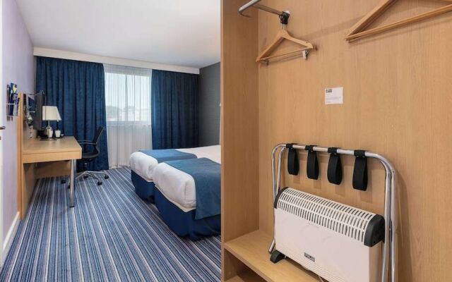 Holiday Inn Express Leigh - Sports Village