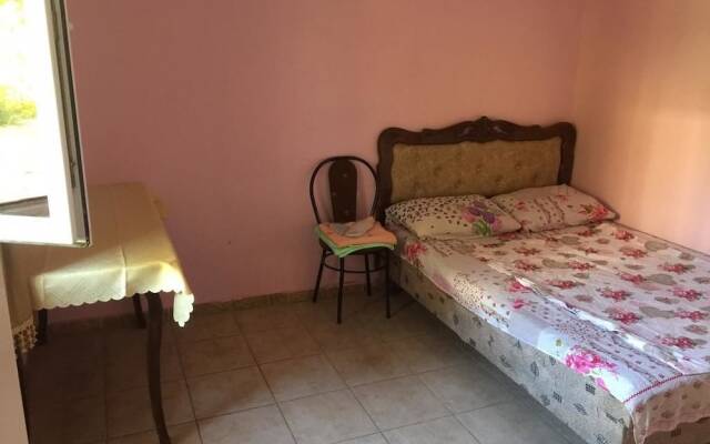 Khosrov Hotel