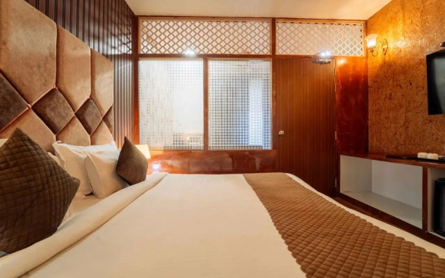 Hotal Paradise Palace Inn (Highway Hotel)