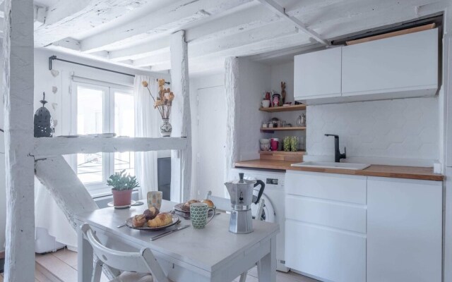 Stylish Apartment for 2 in the Heart of Paris