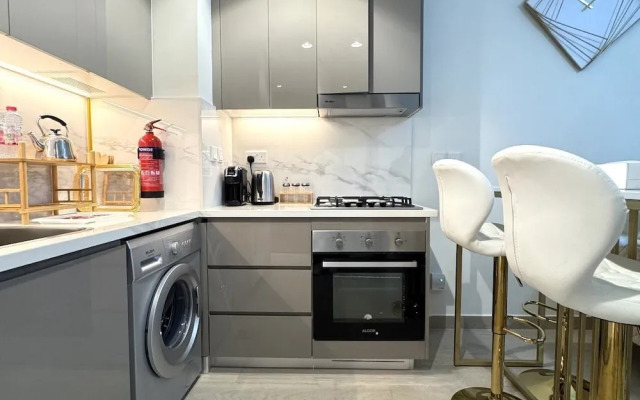 Tranquil 1BR Escape With Pool View in Meydan