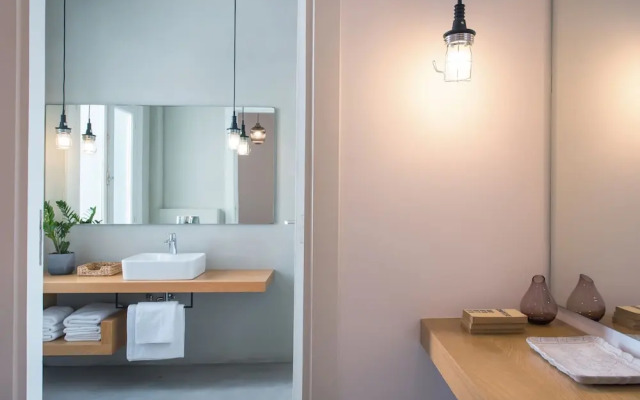 Monk Monastiraki Suites