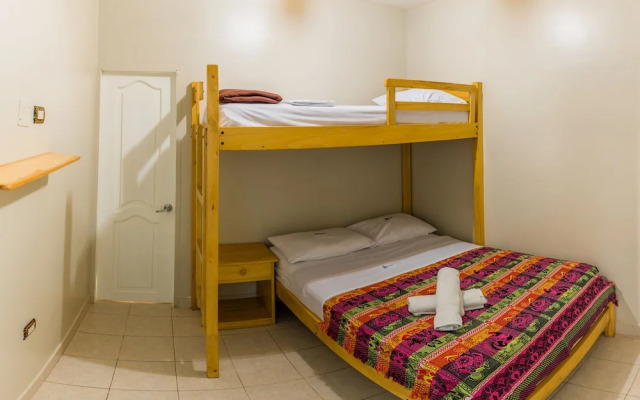 Chescos Hostel & Hotel