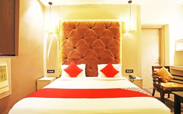 OYO 8902 Hotel Ronald Inn