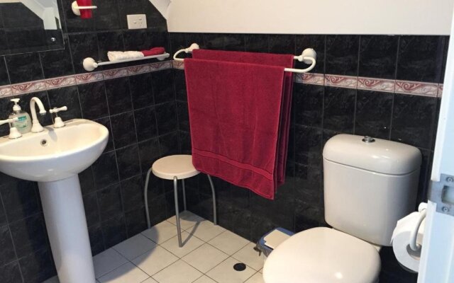 Aarn House B&B Airport Accommodation