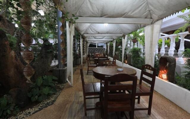Luljettas Place Garden Suites