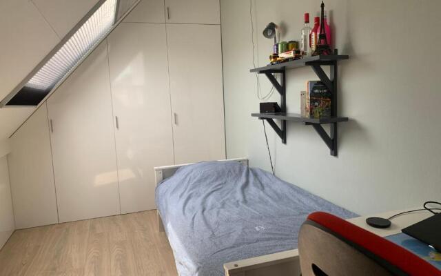 Gorinchem, spacious house, terrace at the water