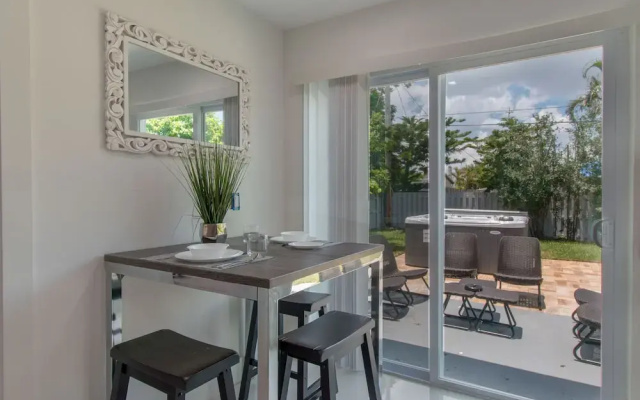 Dania Beach Beauty 3BR with Hot Tub