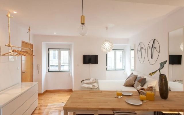 Moniz Studio by Lu Holiday
