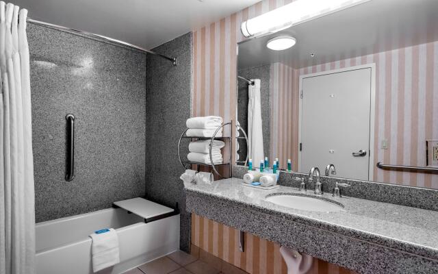 Holiday Inn Express & Suites Lathrop by IHG