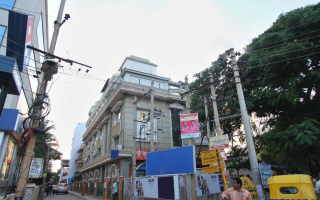 OYO 9419 Manu Residency