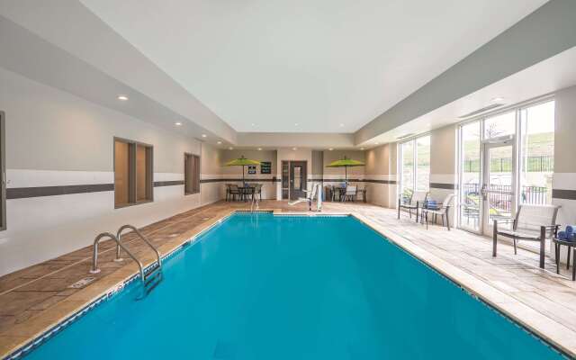 La Quinta Inn & Suites by Wyndham Cleveland TN