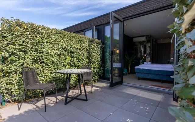 Romantic Getaway With Garden