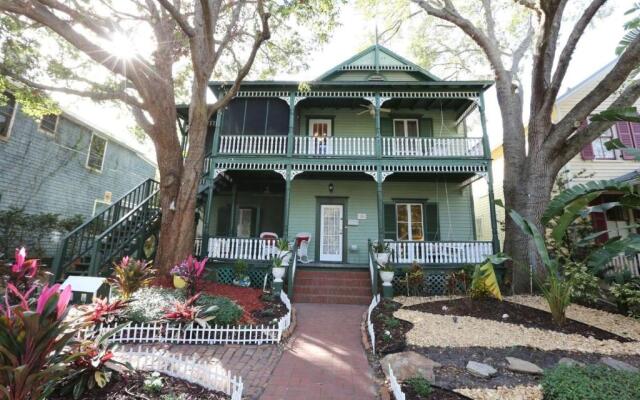 Historic Sevilla House Bed And Breakfast