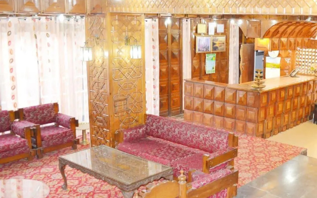 Houseboat Parimahal