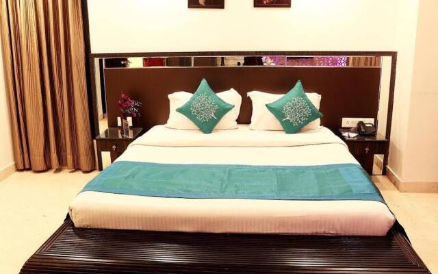 OYO Premium Harish Mukherjee Road
