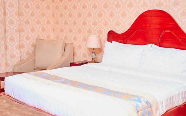 white Palace Hotel