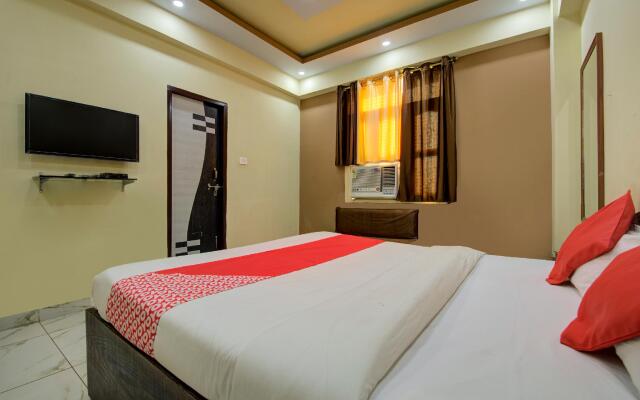 OYO 9658 Hotel Madhuram