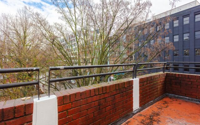 Spacious Central 3 Bedroom Apartment in Old Street