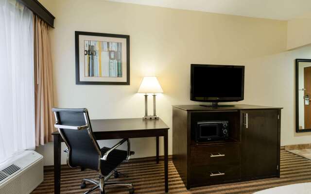 La Quinta Inn & Suites by Wyndham Columbus - Grove City